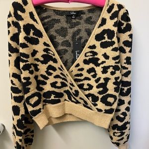 NWT LuLu’s Leopard Print Surplice Cropped Sweater. Size Medium